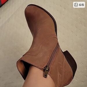 *NEW*Lucky Brand Brown Ankle Booties with Classic Silhouette. NEVER WORN.***